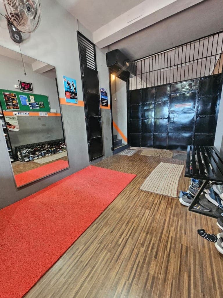 Entry & Locker Zone